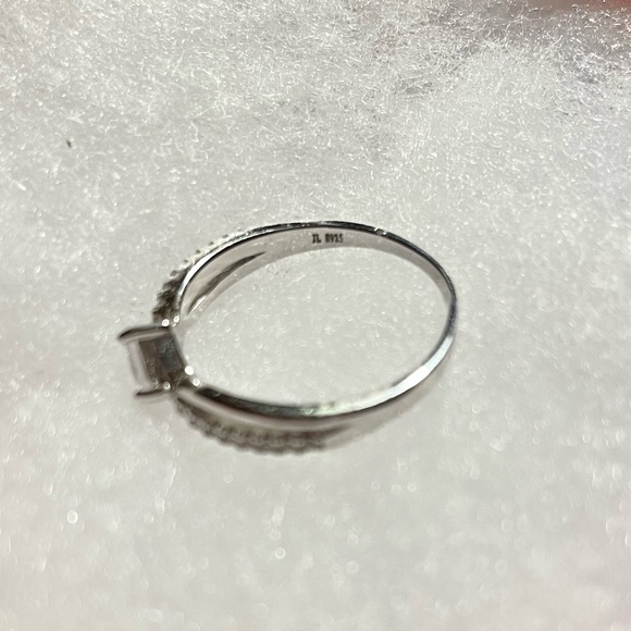 Jeffery Levin Sterling Engagement Ring - Picture 5 of 7